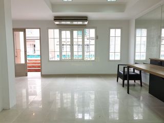 Reihenhaus zur Miete und zum Kauf mit 5 Zimmer in Chatuchak, Bangkok