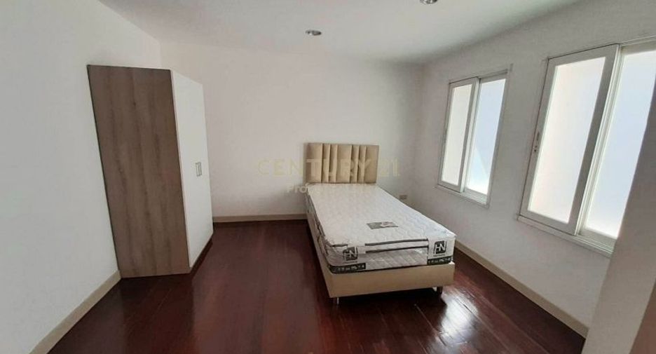For rent and for sale 5 bedrooms townhouse in Chatuchak, Bangkok