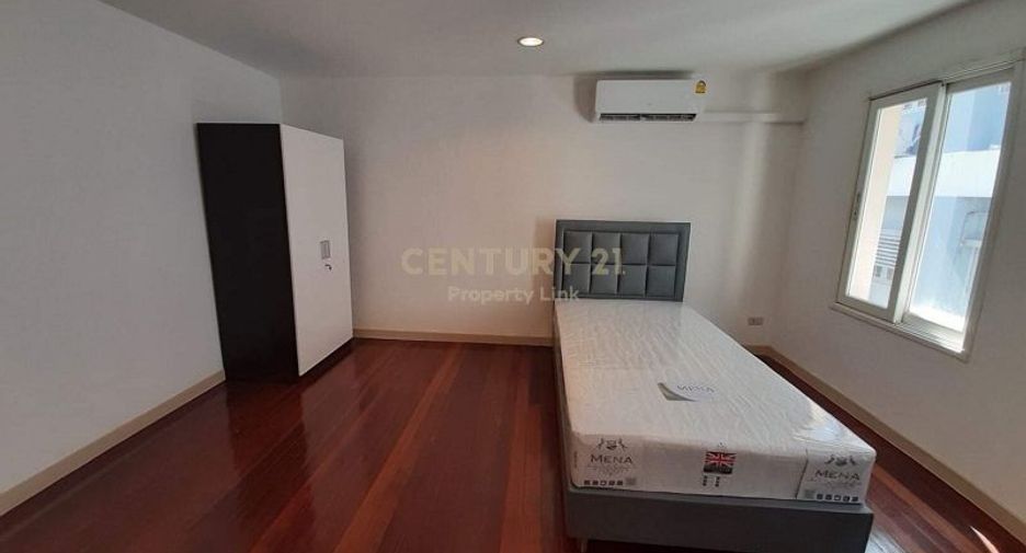 For rent and for sale 5 bedrooms townhouse in Chatuchak, Bangkok