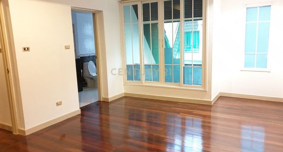 For rent and for sale 5 bedrooms townhouse in Chatuchak, Bangkok