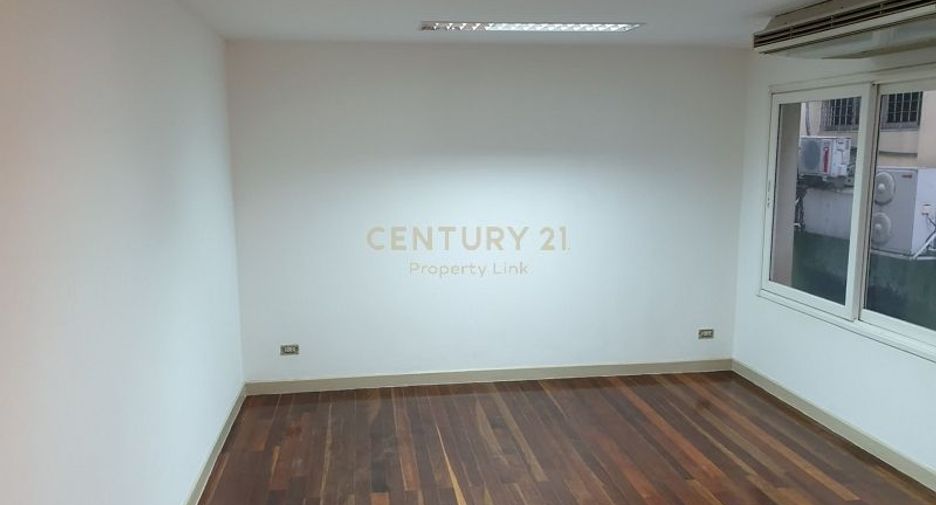 For rent and for sale 5 bedrooms townhouse in Chatuchak, Bangkok