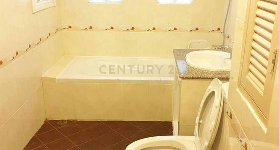 For rent and for sale 5 bedrooms townhouse in Chatuchak, Bangkok