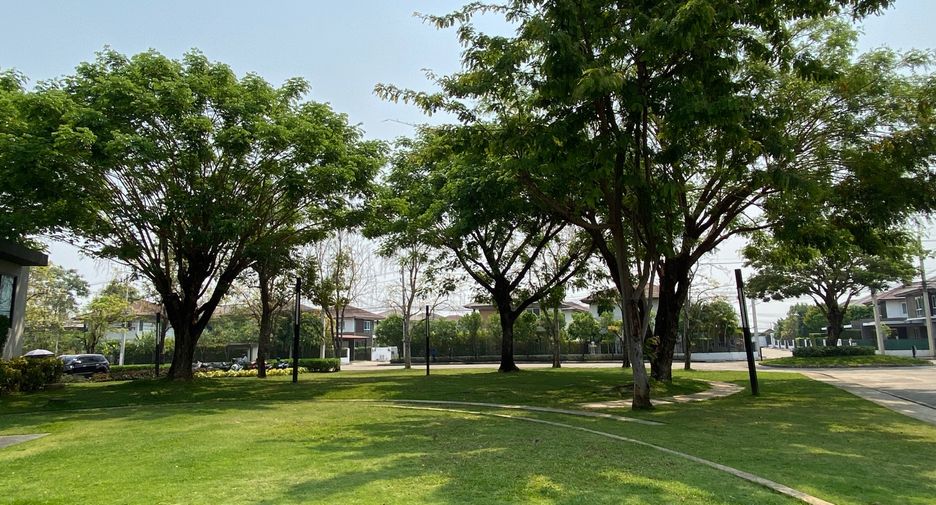 Casa en alquiler y en venta de 3 habitaciones en San Kamphaeng, Chiang Mai