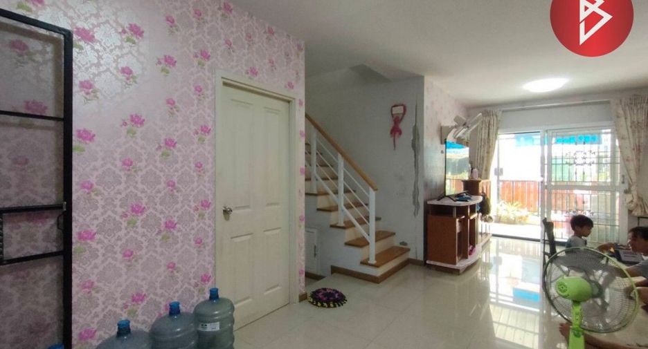 For sale 4 bed townhouse in Ban Pho, Chachoengsao