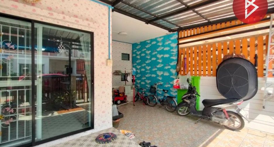 For sale 4 bed townhouse in Ban Pho, Chachoengsao
