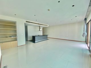 For rent 4 bedrooms condo in Khlong Toei, Bangkok
