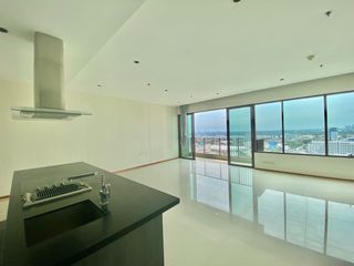 For rent 4 bedrooms condo in Khlong Toei, Bangkok
