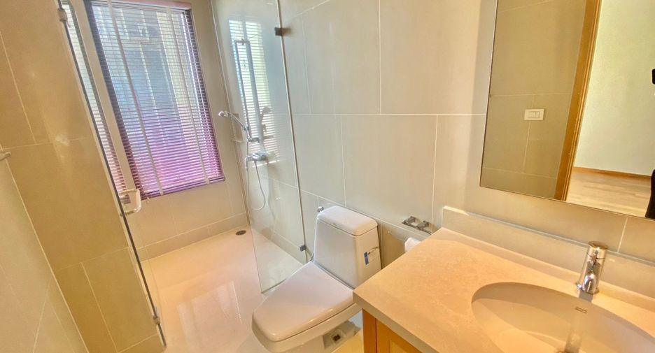 For rent 4 bedrooms condo in Khlong Toei, Bangkok