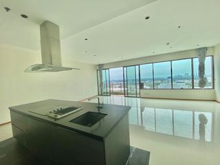 For rent 4 bedrooms condo in Khlong Toei, Bangkok