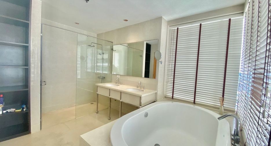For rent 4 bedrooms condo in Khlong Toei, Bangkok