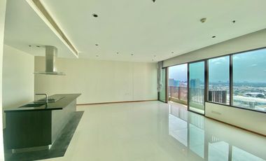 For rent 4 bedrooms condo in Khlong Toei, Bangkok