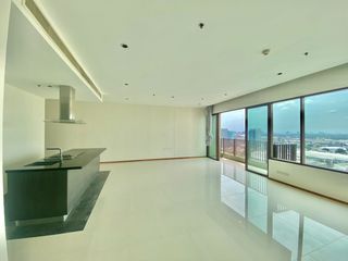 For rent 4 bedrooms condo in Khlong Toei, Bangkok