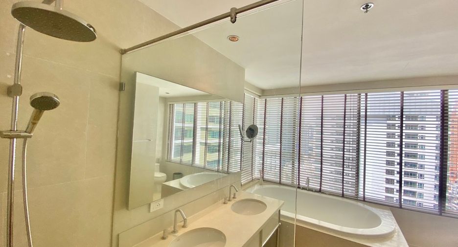 For rent 4 bedrooms condo in Khlong Toei, Bangkok