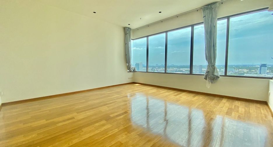 For rent 4 bedrooms condo in Khlong Toei, Bangkok