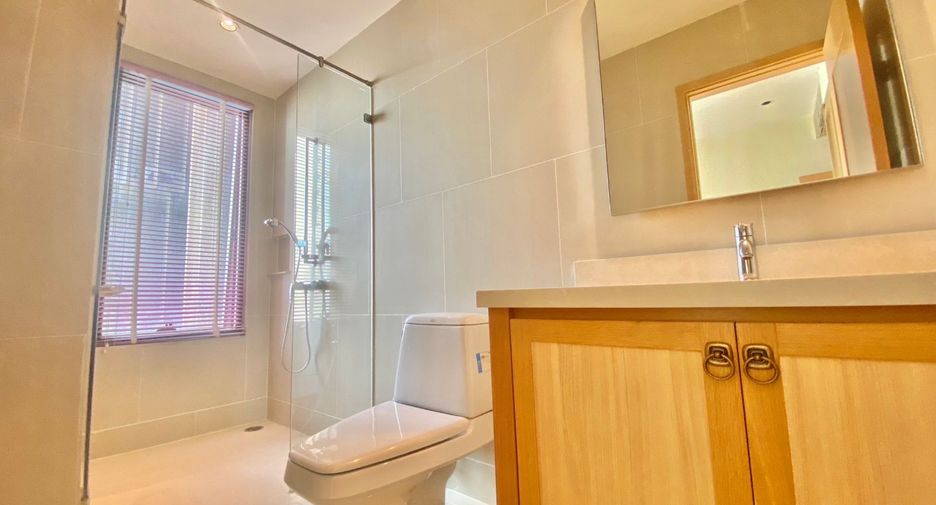 For rent 4 bedrooms condo in Khlong Toei, Bangkok
