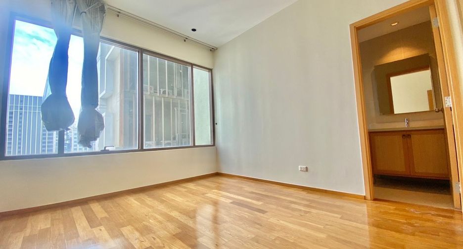 For rent 4 bedrooms condo in Khlong Toei, Bangkok
