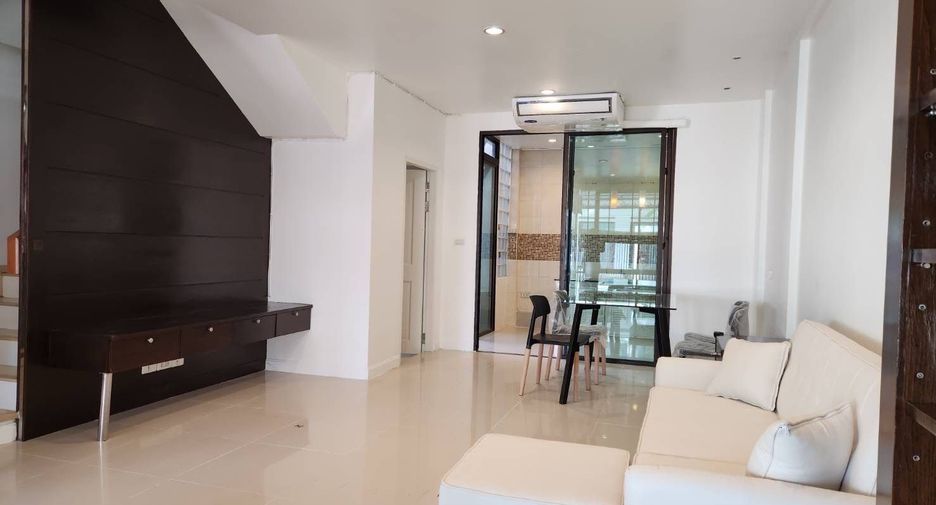 For rent 3 ベッドルーム townhouse in Suan Luang, Bangkok