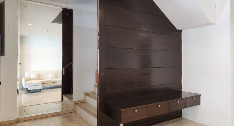 For rent 3 ベッドルーム townhouse in Suan Luang, Bangkok