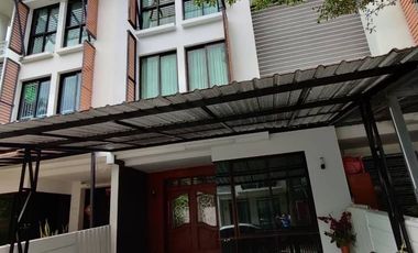 For rent 3 ベッドルーム townhouse in Suan Luang, Bangkok