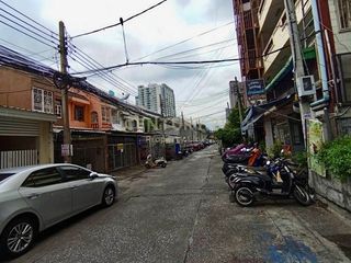 For sale 2 bed townhouse in Phaya Thai, Bangkok