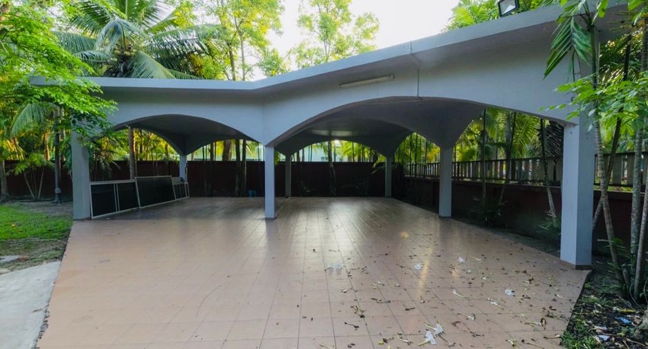 Haus zum Kauf mit 6 Zimmer in Bang Lamung, Chonburi