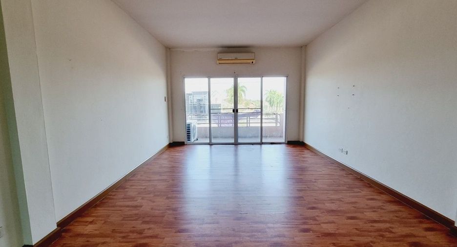 For sale 3 bed retail Space in San Sai, Chiang Mai