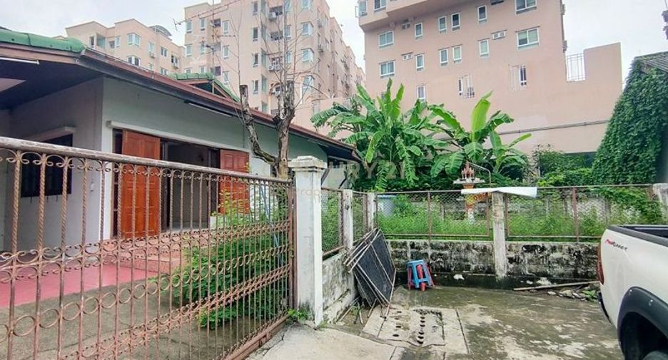 For sale 2 bedrooms house in Huai Khwang, Bangkok