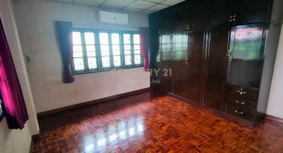 For sale 2 bedrooms house in Huai Khwang, Bangkok