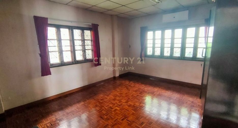 For sale 2 bedrooms house in Huai Khwang, Bangkok