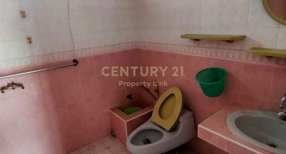 For sale 2 bedrooms house in Huai Khwang, Bangkok