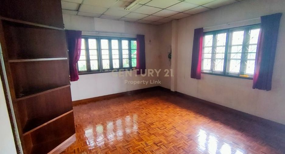 For sale 2 bedrooms house in Huai Khwang, Bangkok