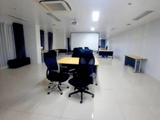 For rent and for sale 10 bed office in Wang Thonglang, Bangkok