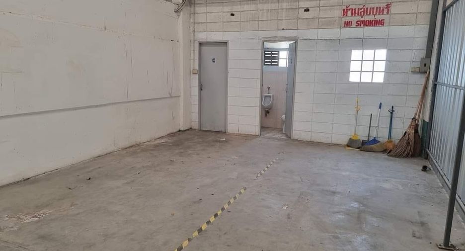 For rent 2 bed warehouse in Mueang Chon Buri, Chonburi