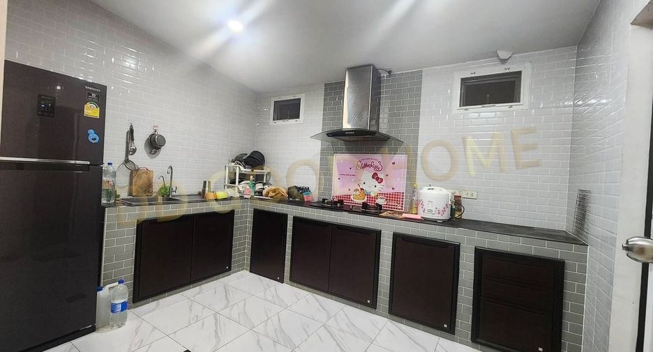 For sale 3 bedrooms townhouse in Bang Khae, Bangkok