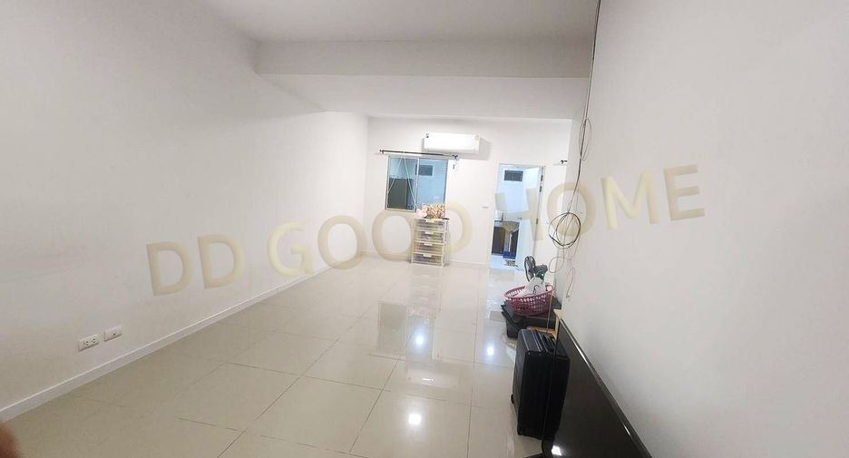 For sale 3 bedrooms townhouse in Bang Khae, Bangkok