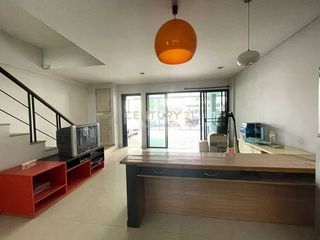 For rent and for sale 3 bedrooms townhouse in Huai Khwang, Bangkok