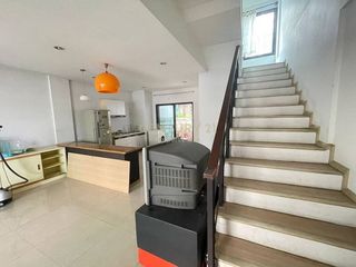 For rent and for sale 3 bedrooms townhouse in Huai Khwang, Bangkok