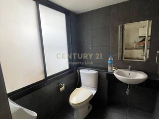 For rent and for sale 3 bedrooms townhouse in Huai Khwang, Bangkok