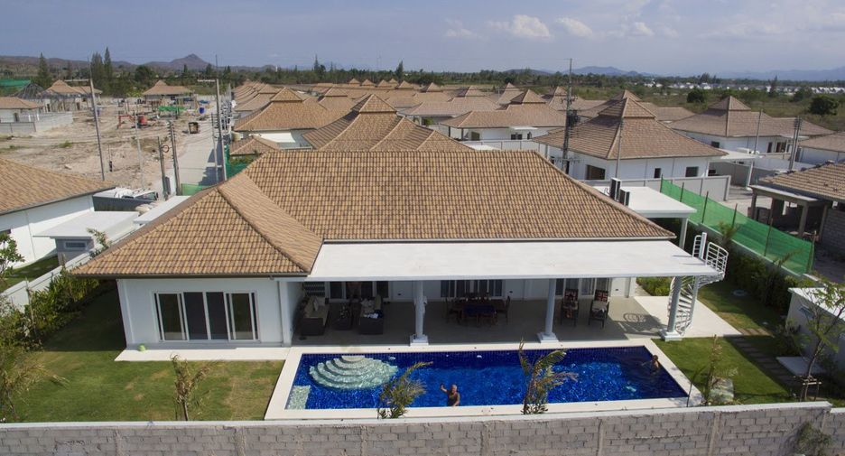 For sale 3 bedrooms villa in Hua Hin, Prachuap Khiri Khan
