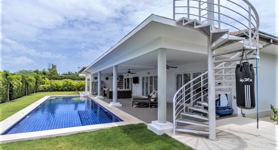 For sale 3 bedrooms villa in Hua Hin, Prachuap Khiri Khan