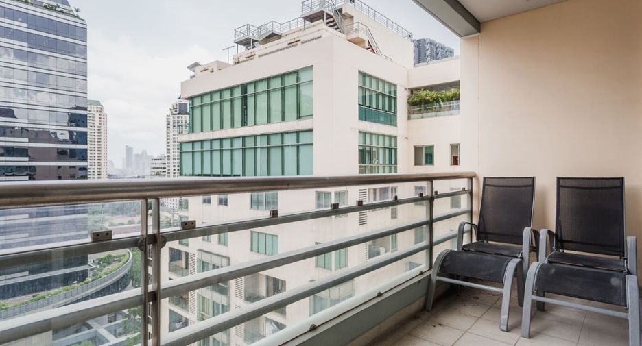 Condo en alquiler y en venta de 4 habitaciones en Sathon, Bangkok