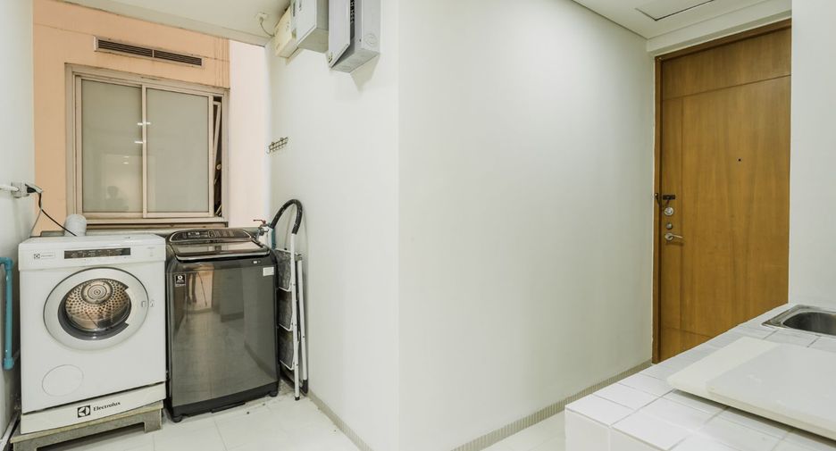 Condo en alquiler y en venta de 4 habitaciones en Sathon, Bangkok