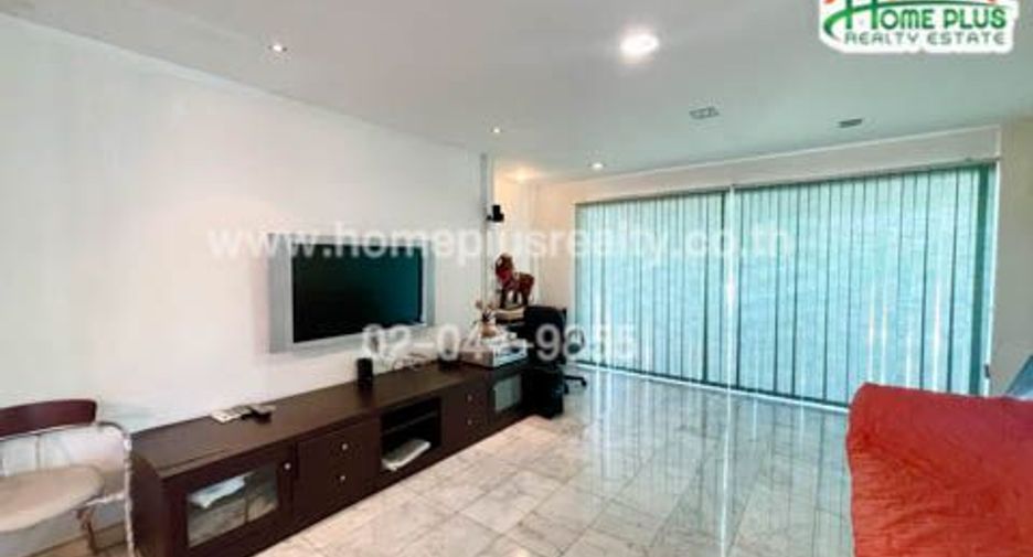 For rent and for sale 5 bedrooms house in Lat Krabang, Bangkok