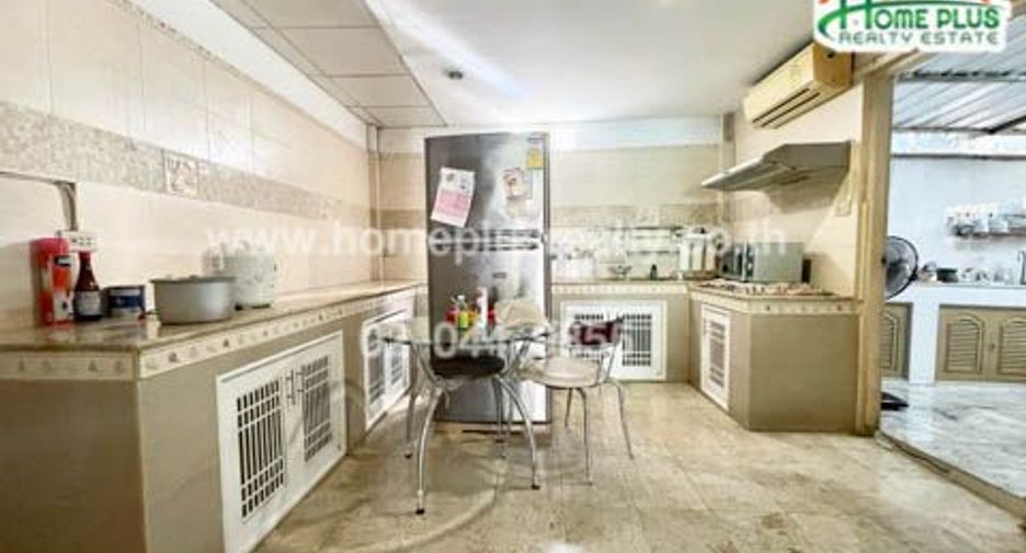 For rent and for sale 5 bedrooms house in Lat Krabang, Bangkok
