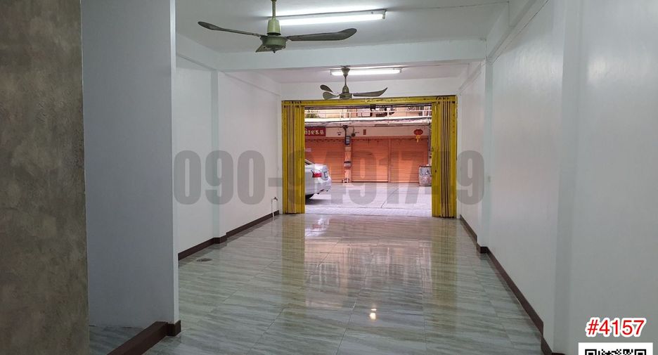 For rent 3 bedrooms retail Space in Bang Na, Bangkok