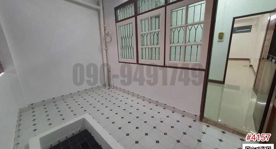 For rent 3 bedrooms retail Space in Bang Na, Bangkok