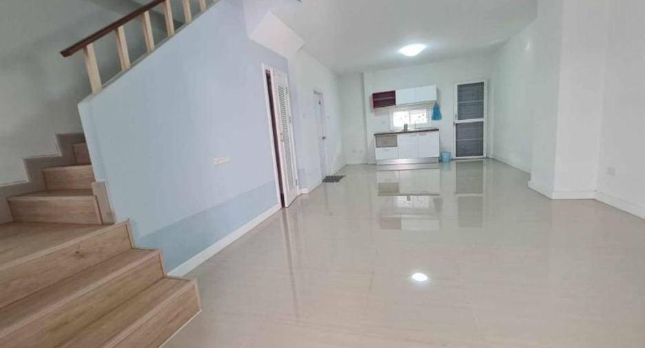 For sale 3 Beds townhouse in Si Racha, Chonburi