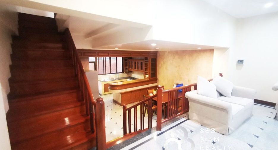 For rent 3 bedrooms townhouse in Watthana, Bangkok