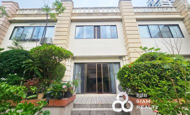 For rent 3 bedrooms townhouse in Watthana, Bangkok