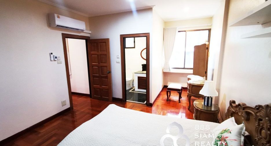For rent 3 bedrooms townhouse in Watthana, Bangkok